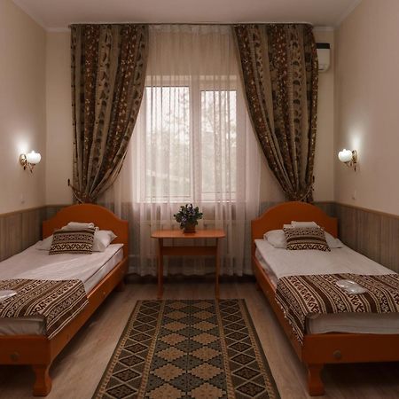 Alpinist Hotel Bishkek Bagian luar foto