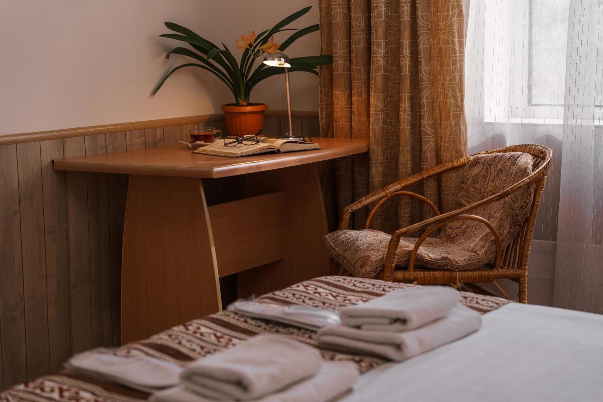 Alpinist Hotel Bishkek Bagian luar foto