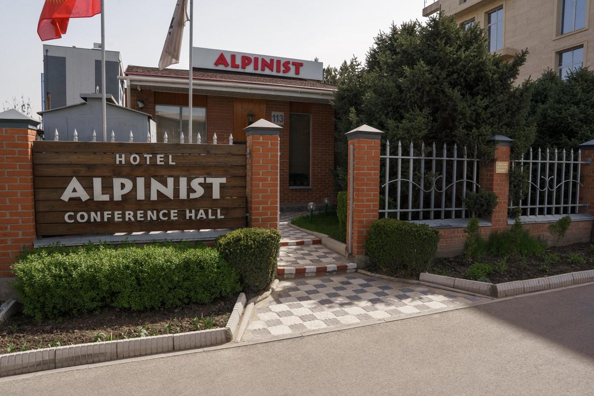 Alpinist Hotel Bishkek Bagian luar foto