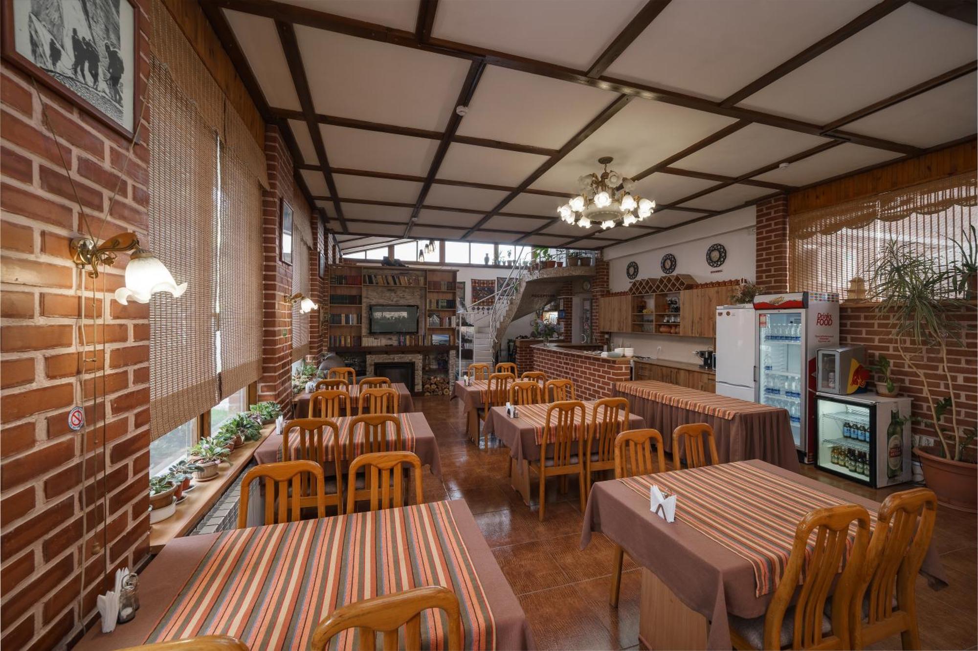 Alpinist Hotel Bishkek Bagian luar foto