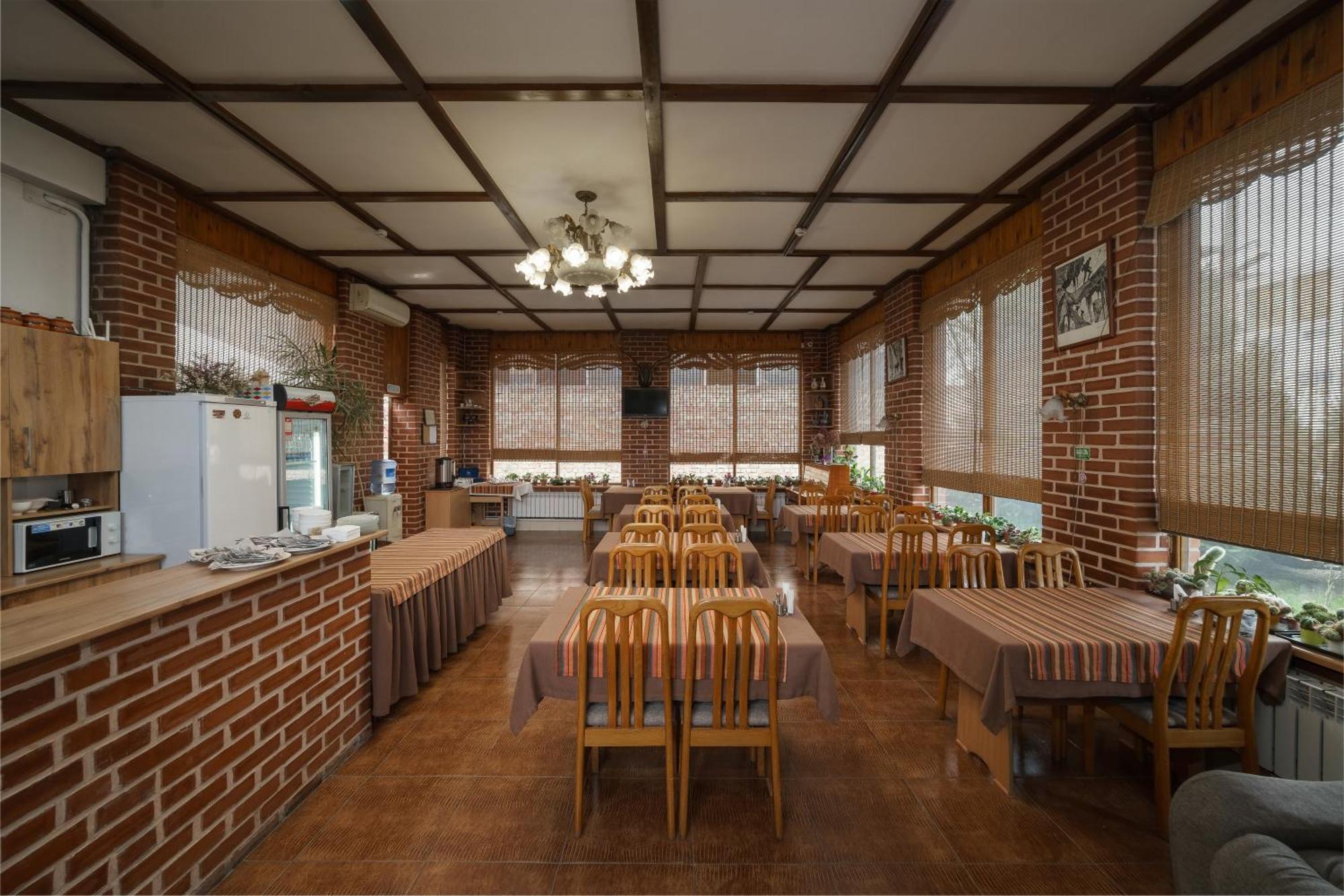 Alpinist Hotel Bishkek Bagian luar foto