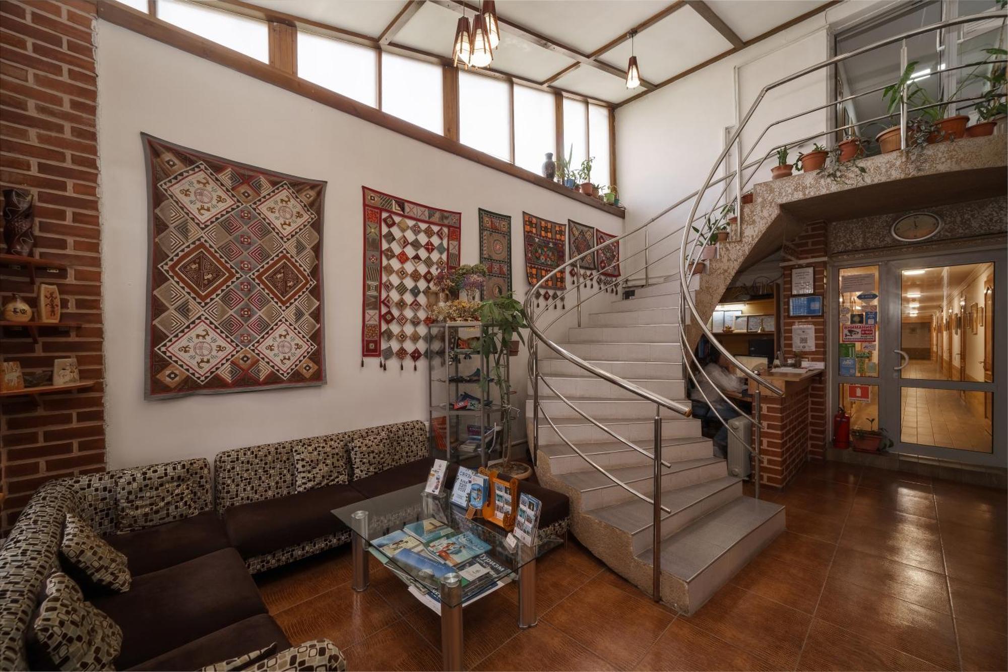 Alpinist Hotel Bishkek Bagian luar foto