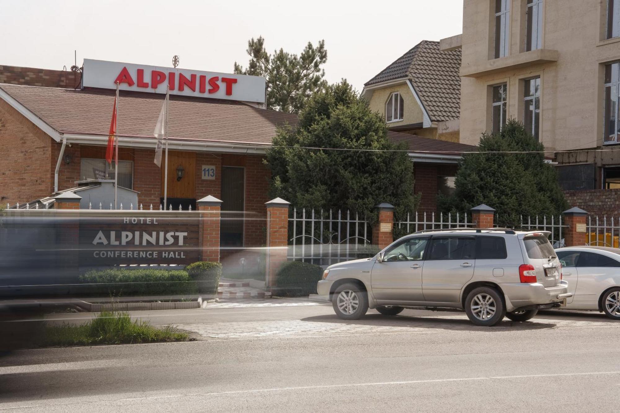 Alpinist Hotel Bishkek Bagian luar foto