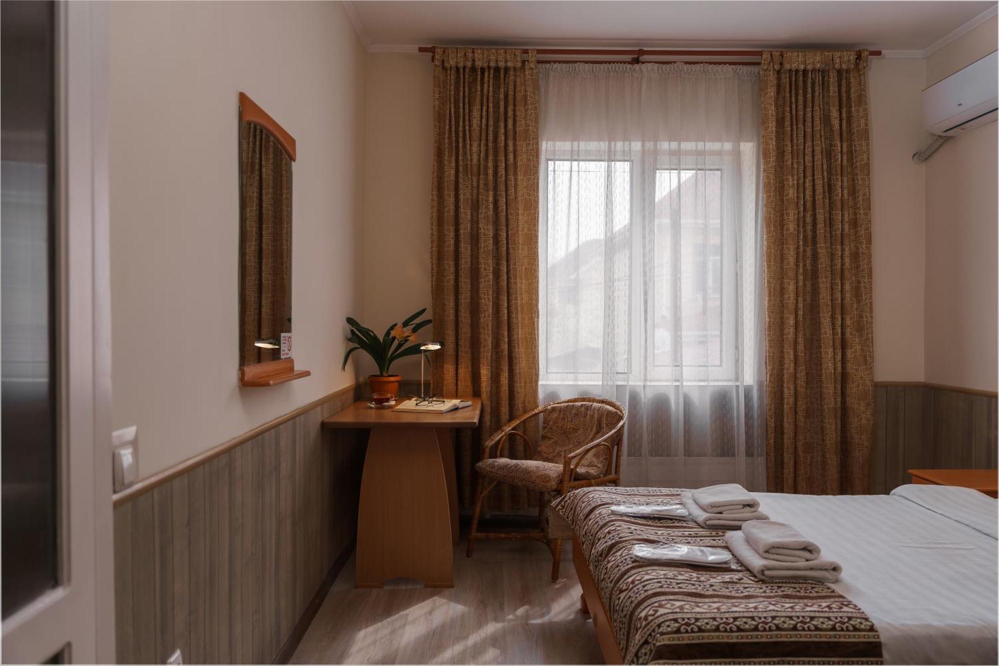 Alpinist Hotel Bishkek Bagian luar foto