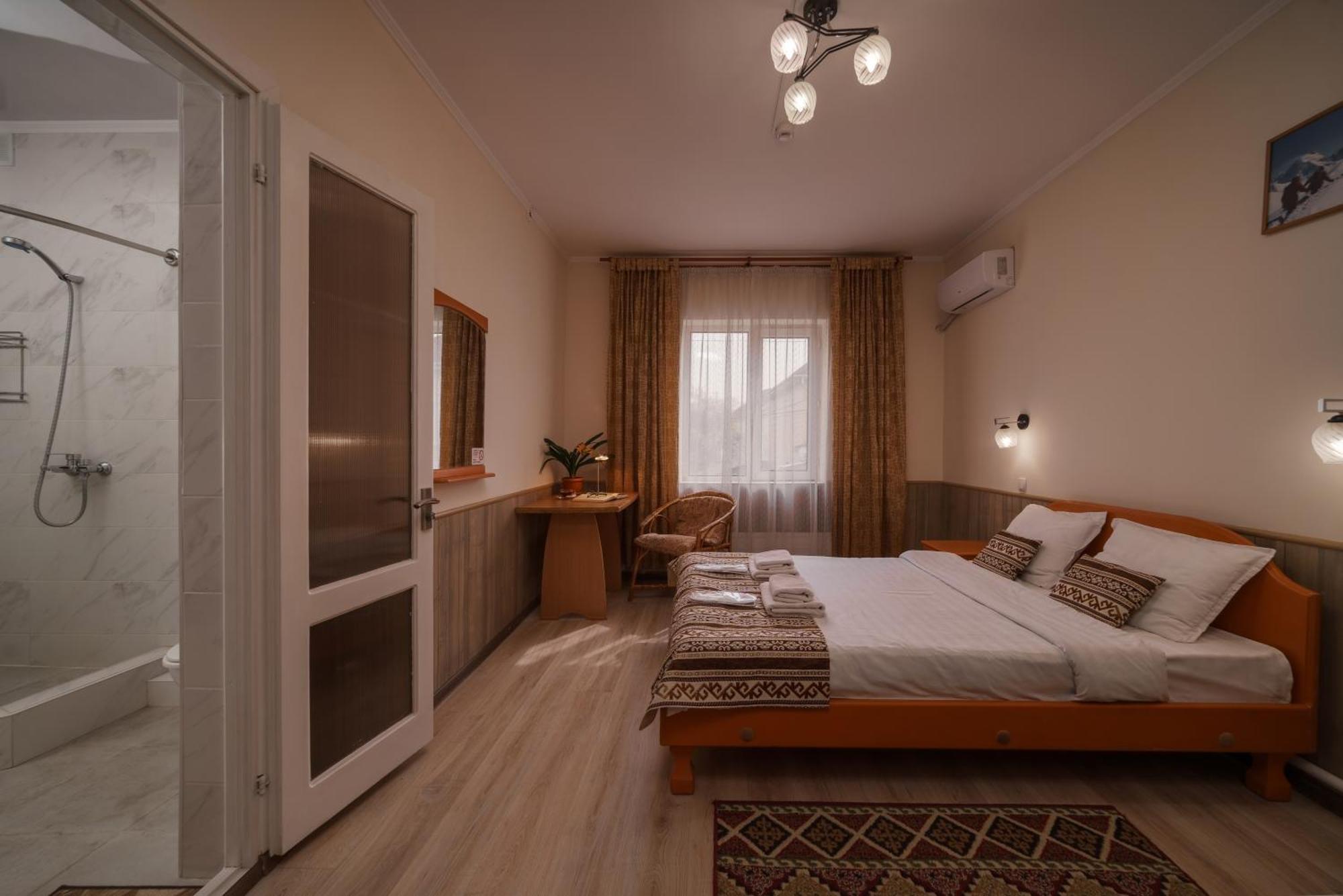 Alpinist Hotel Bishkek Bagian luar foto
